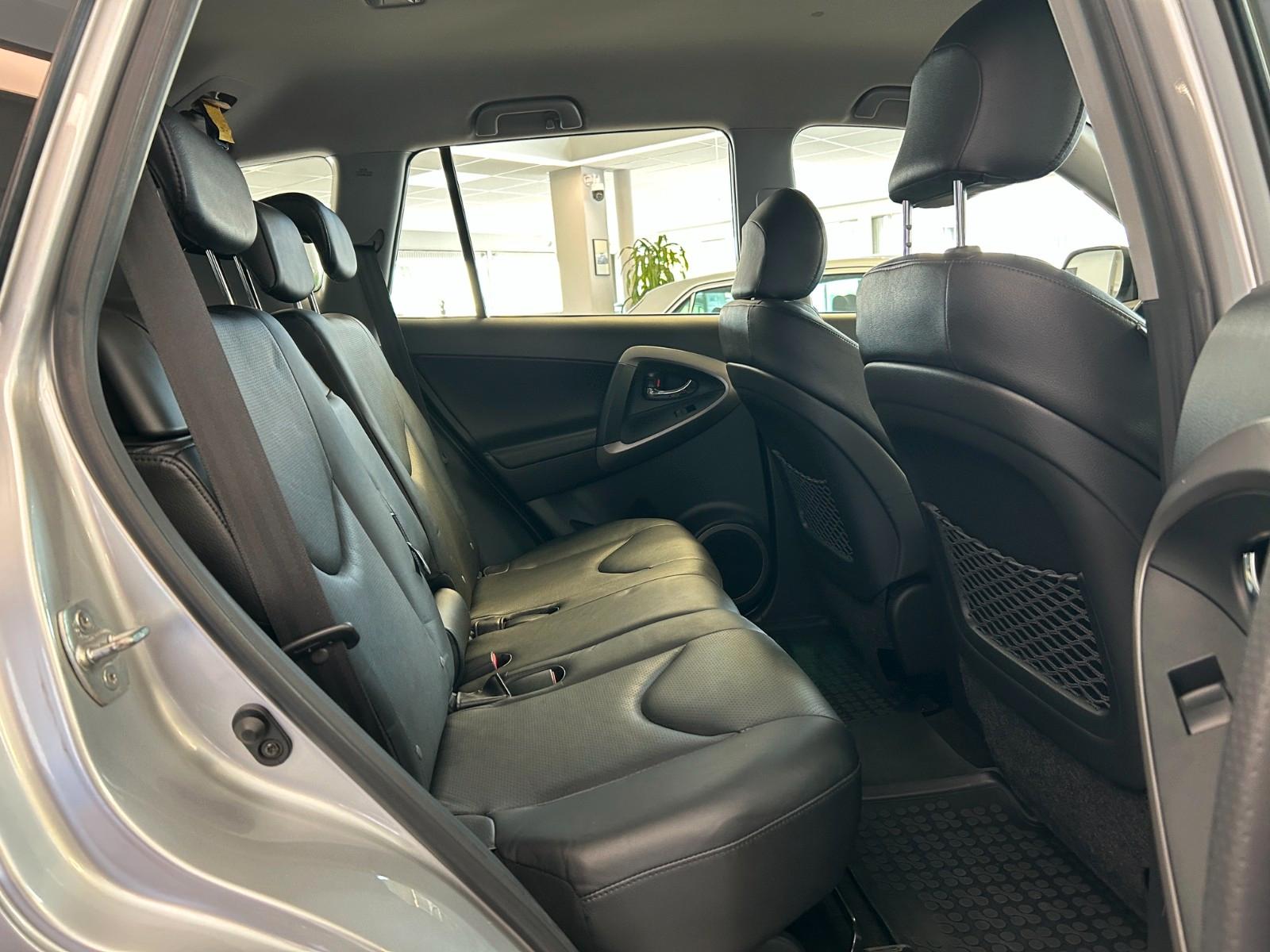 Toyota RAV4 2.0 VVT-i 152 ch 4x4 Executive • Boîte auto • 95 000 km • Cuir • Clim auto