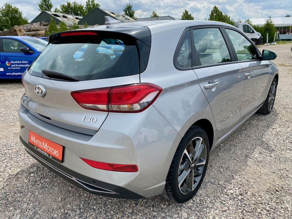 Fahrzeugabbildung Hyundai i30 1.0 AAC SHZ KAMERA ALU ALLWETTER CARPLAY