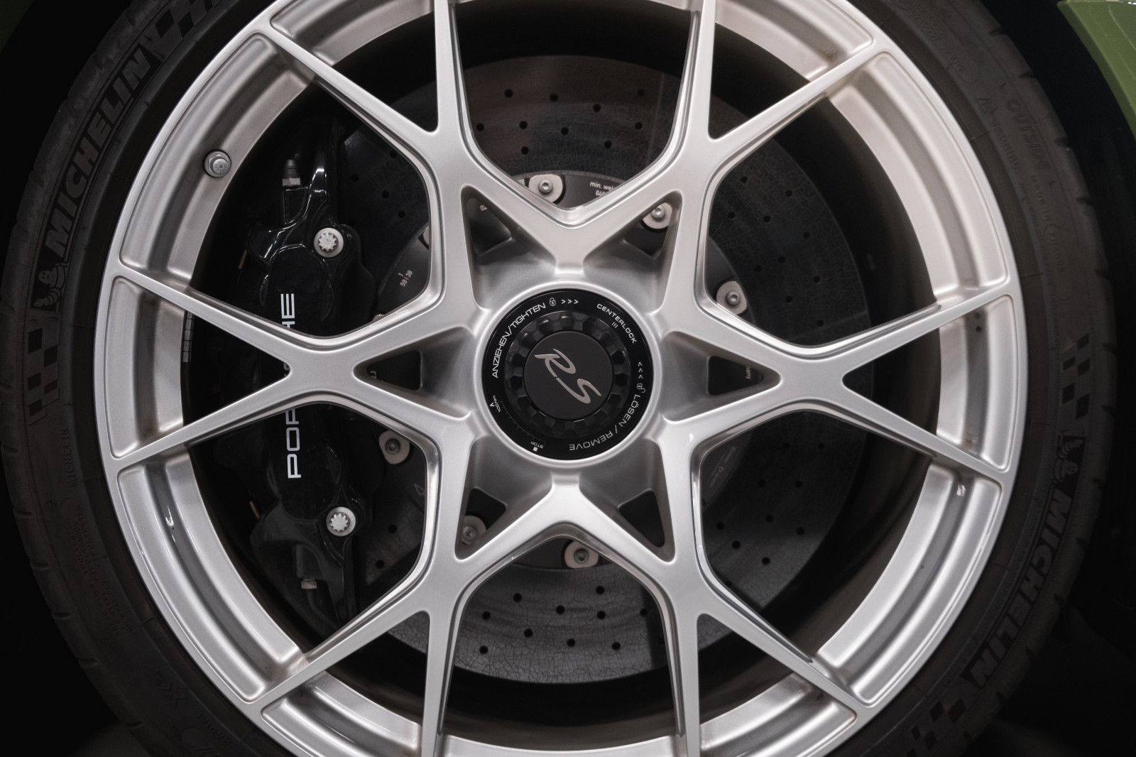 Fahrzeugabbildung Porsche 718 Spyder RS - PTS - Lift - LED - PCCB