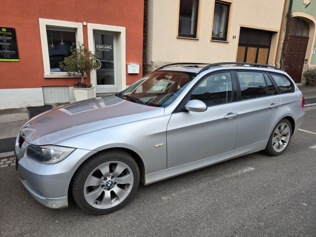 BMW 320i Navi Tüv Panorama Tempom PDC Sihzg  320 !!!