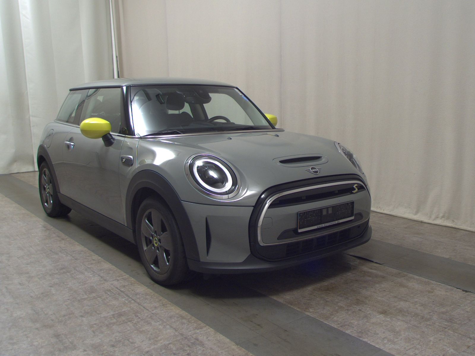 MINI Cooper SE Essential Trim Navi LED PDC Shz imagem 3