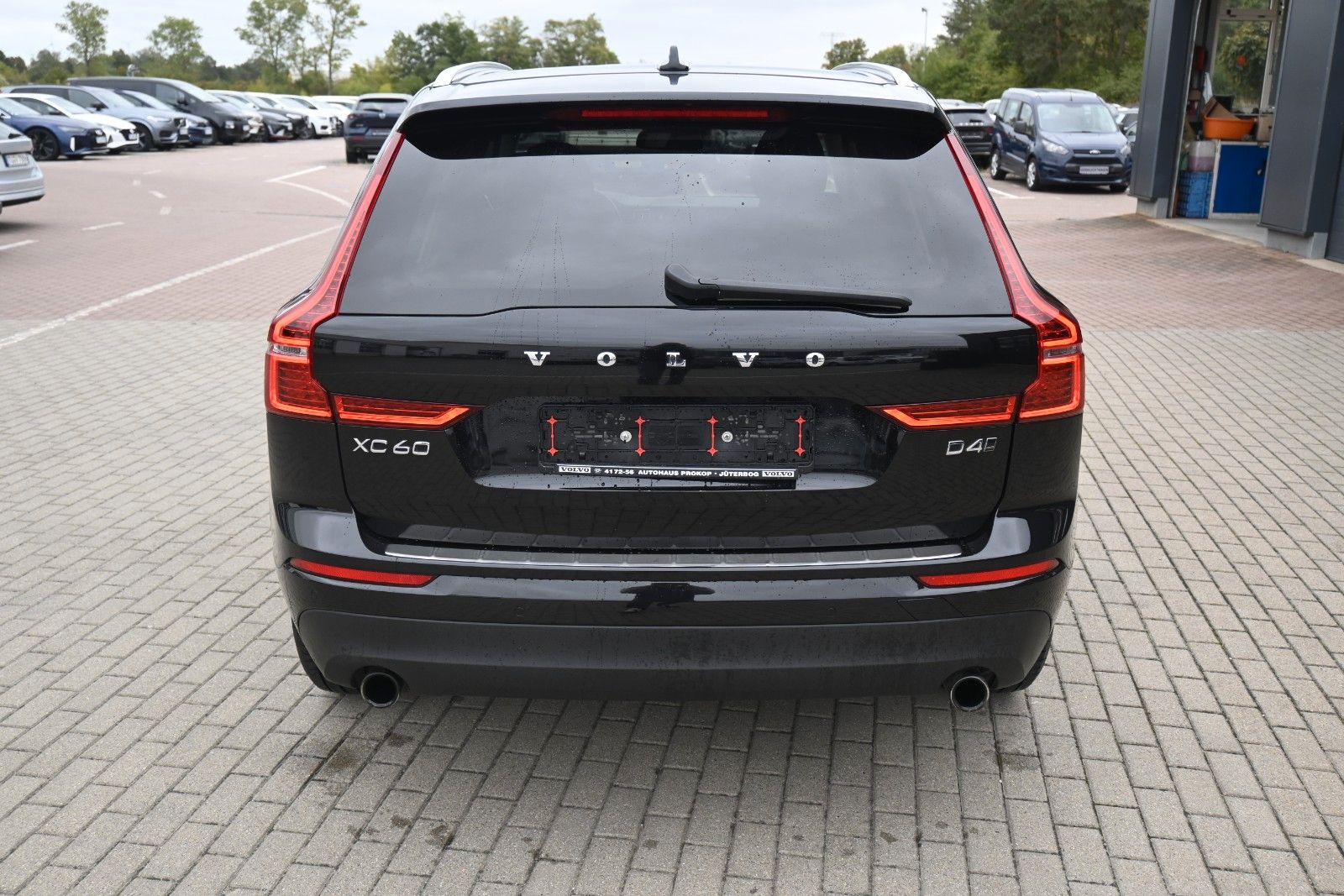 Fahrzeugabbildung Volvo XC60 D4 AWD Momentum *AHK*NAVI*LEDER*LED*