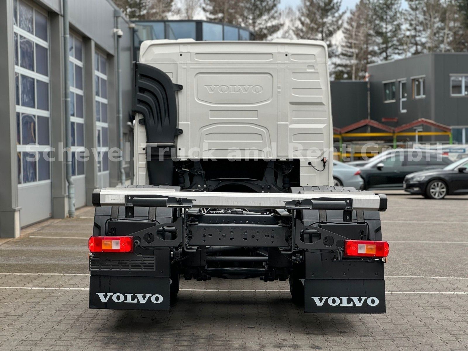Fahrzeugabbildung Volvo FM 330 6x2 Doppelkabine Fahrgestell ADR