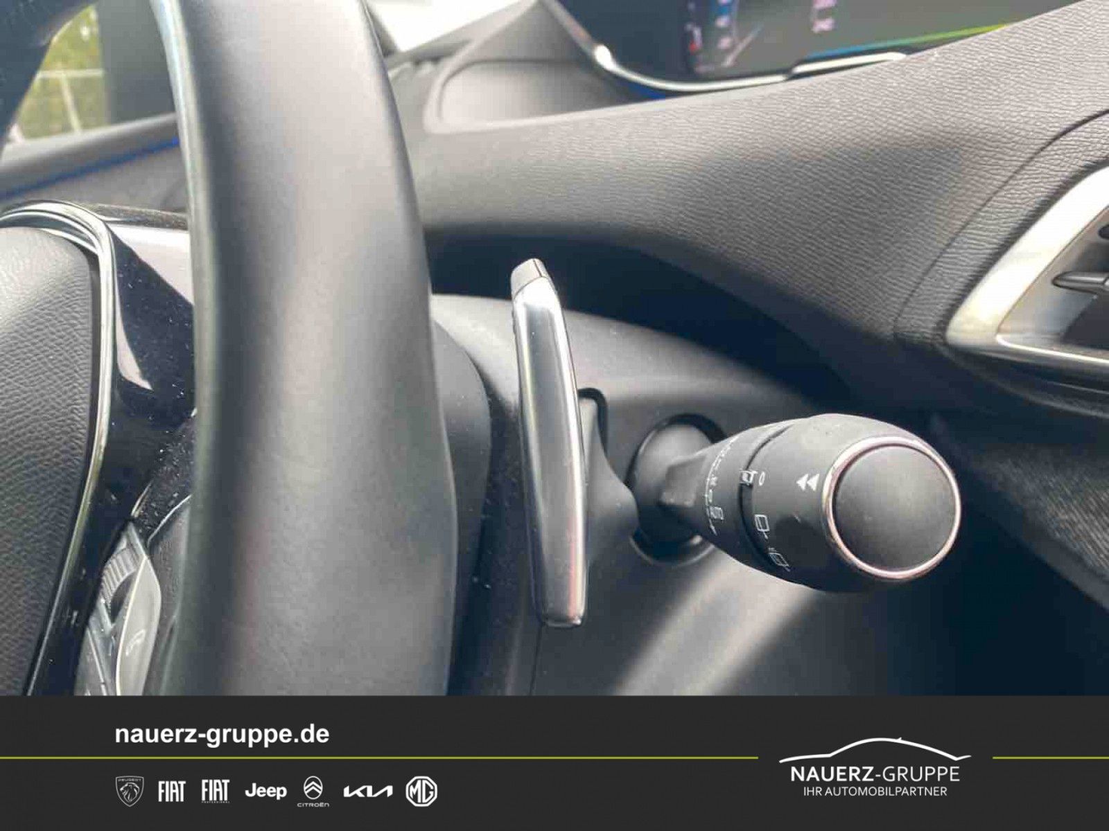 Fahrzeugabbildung Peugeot 3008 Hybrid 225 Roadtrip e-EAT8