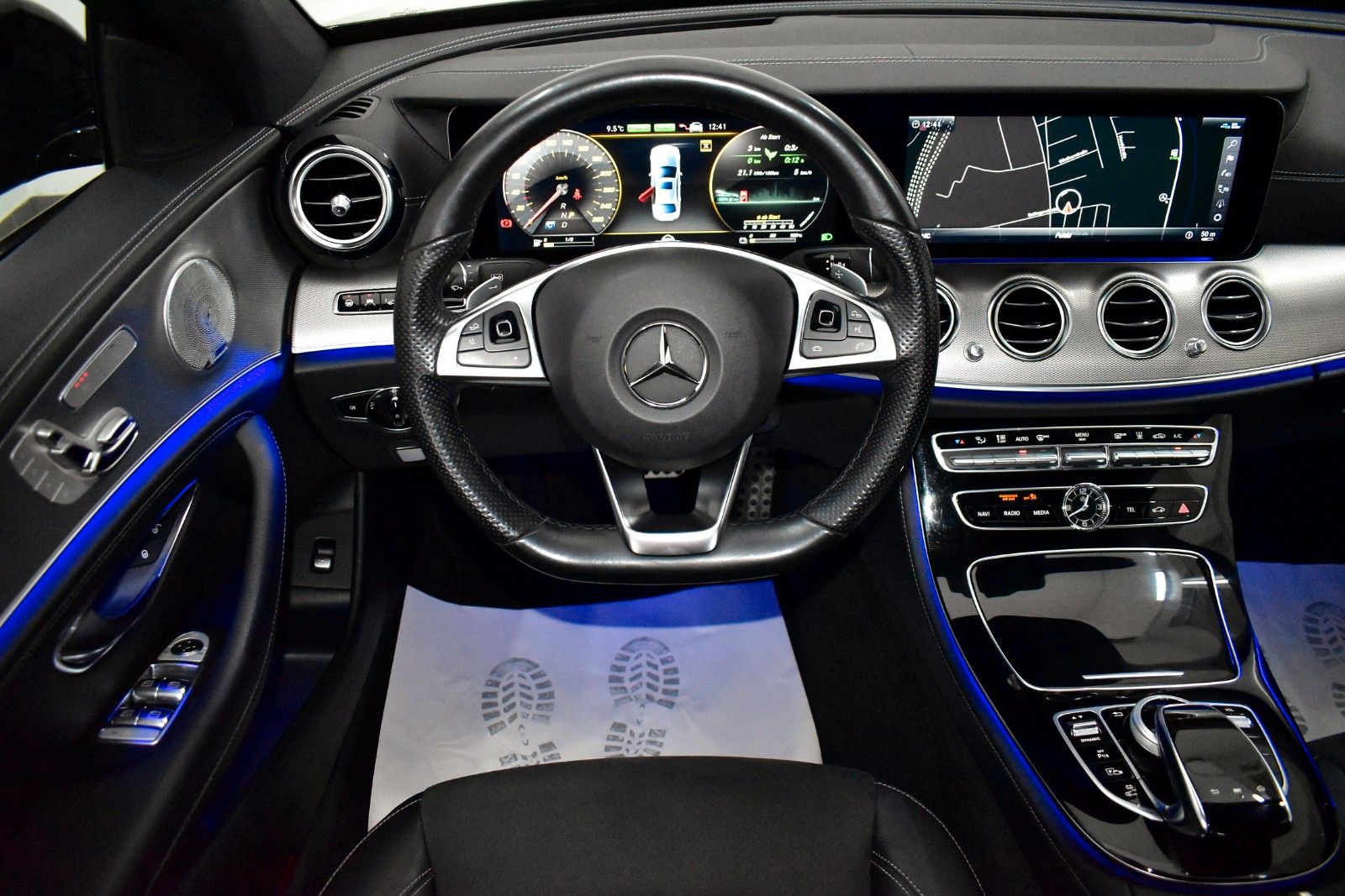 Fahrzeugabbildung Mercedes-Benz E 350e AMG Line,Leder,Navi,LED,HUD,Panor,360°+WR