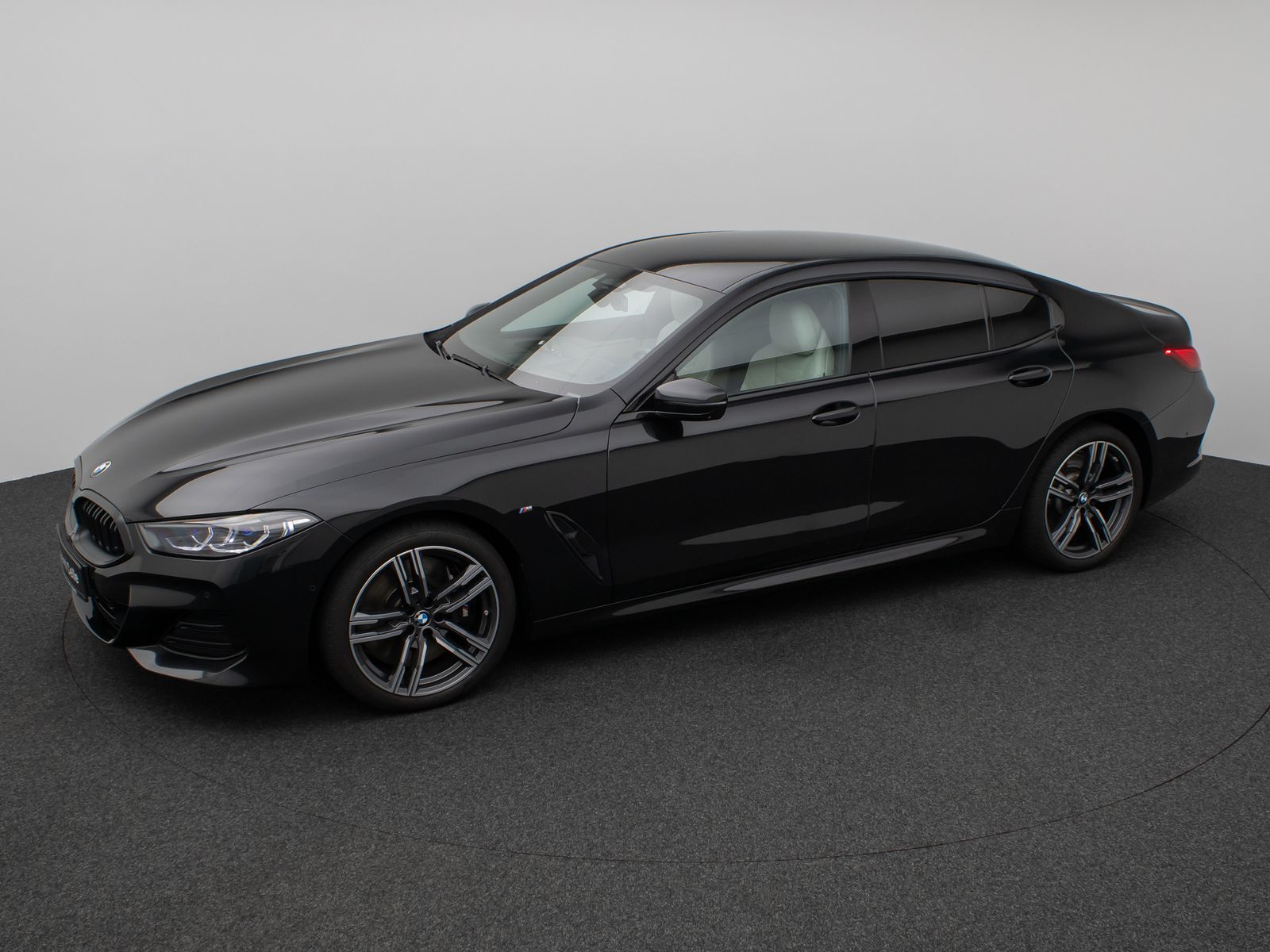Fahrzeugabbildung BMW 840d xD Gran Coupè Laser 360°HUD SoftCl DisplKey
