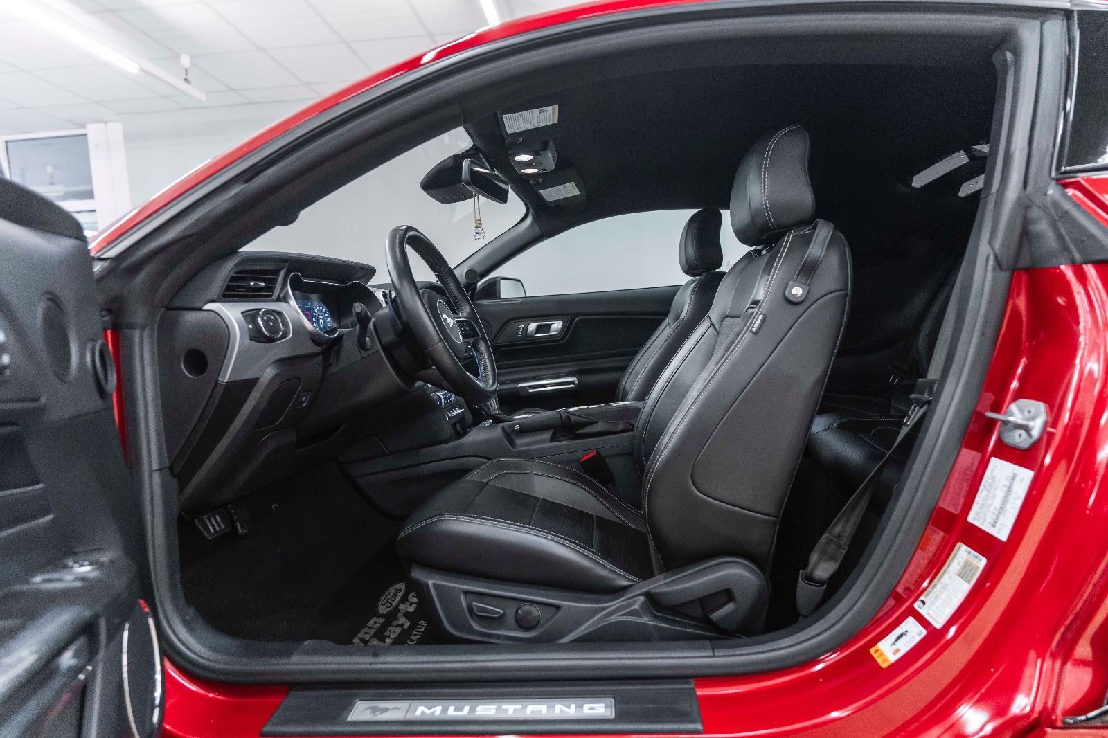 Fahrzeugabbildung Ford Mustang GT 5.0L LED KAM CARPLAY TOTW PDC ROTI