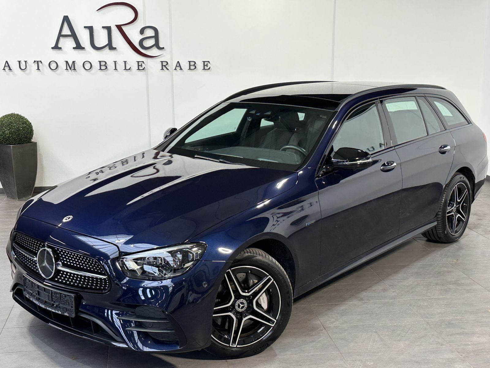 Fahrzeugabbildung Mercedes-Benz E 300de 4Matic AMG-Line NAV+LED+PANO+AHK+HEAD-UP