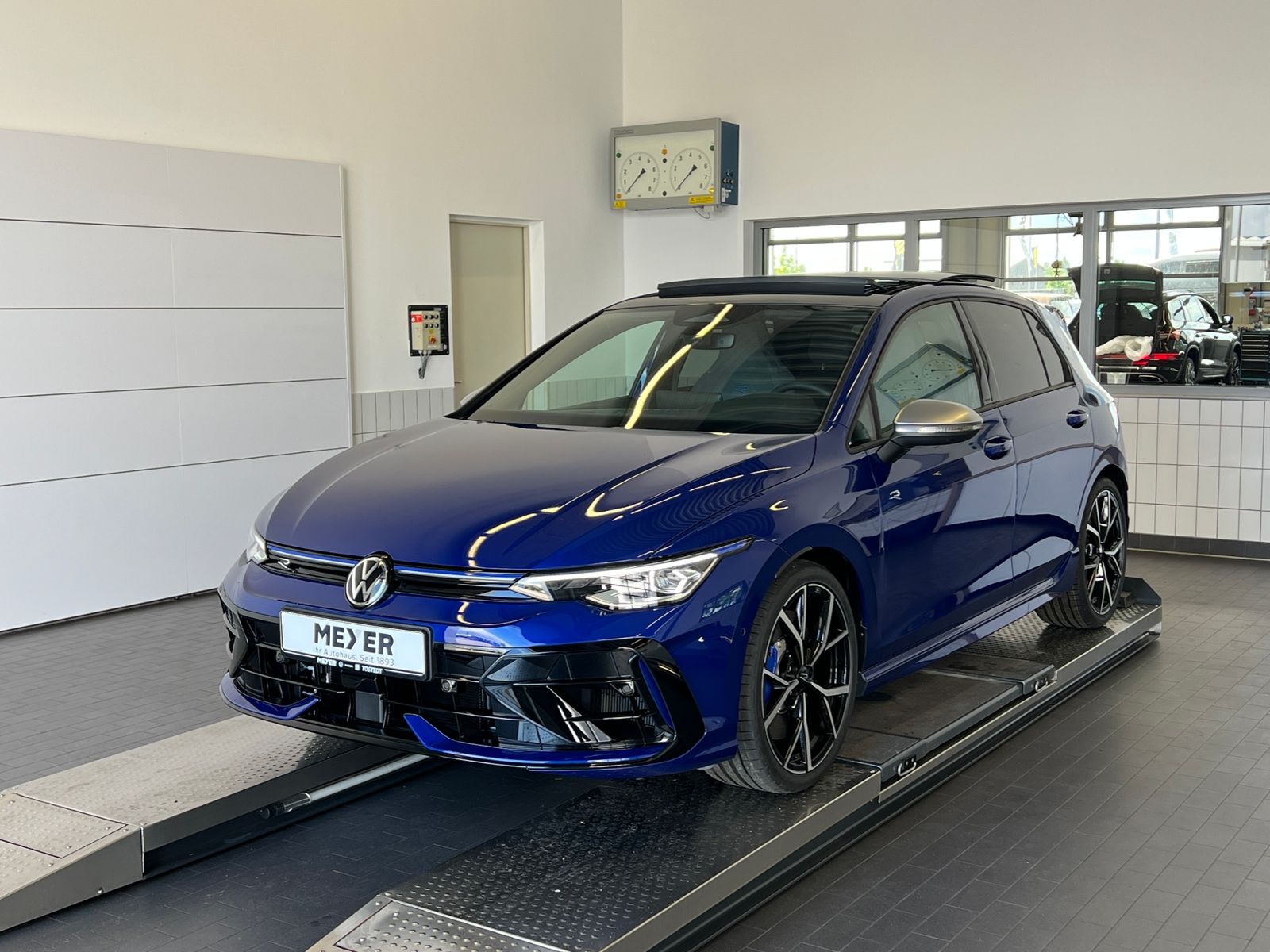 Fahrzeugabbildung Volkswagen Golf R 2.0 TSI DSG 4MOTION *R-Performance,Pano,H