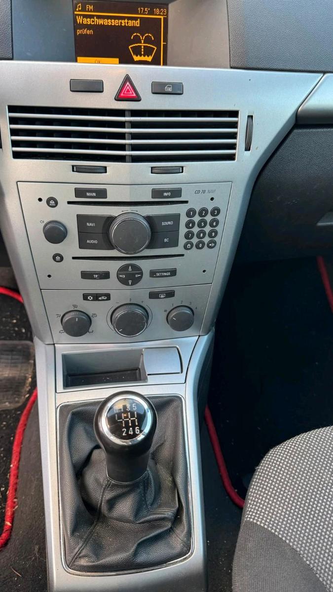 Opel Astra 2009 — photo 8