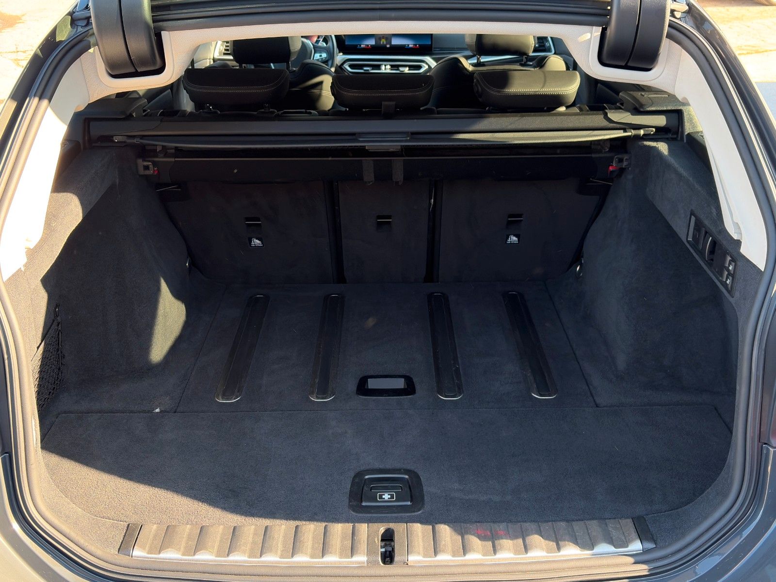 Fahrzeugabbildung BMW 330i Touring LEDER AKUSTIK PANO LED HiFi CarPlay