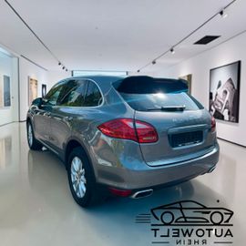 Porsche Cayenne - 4