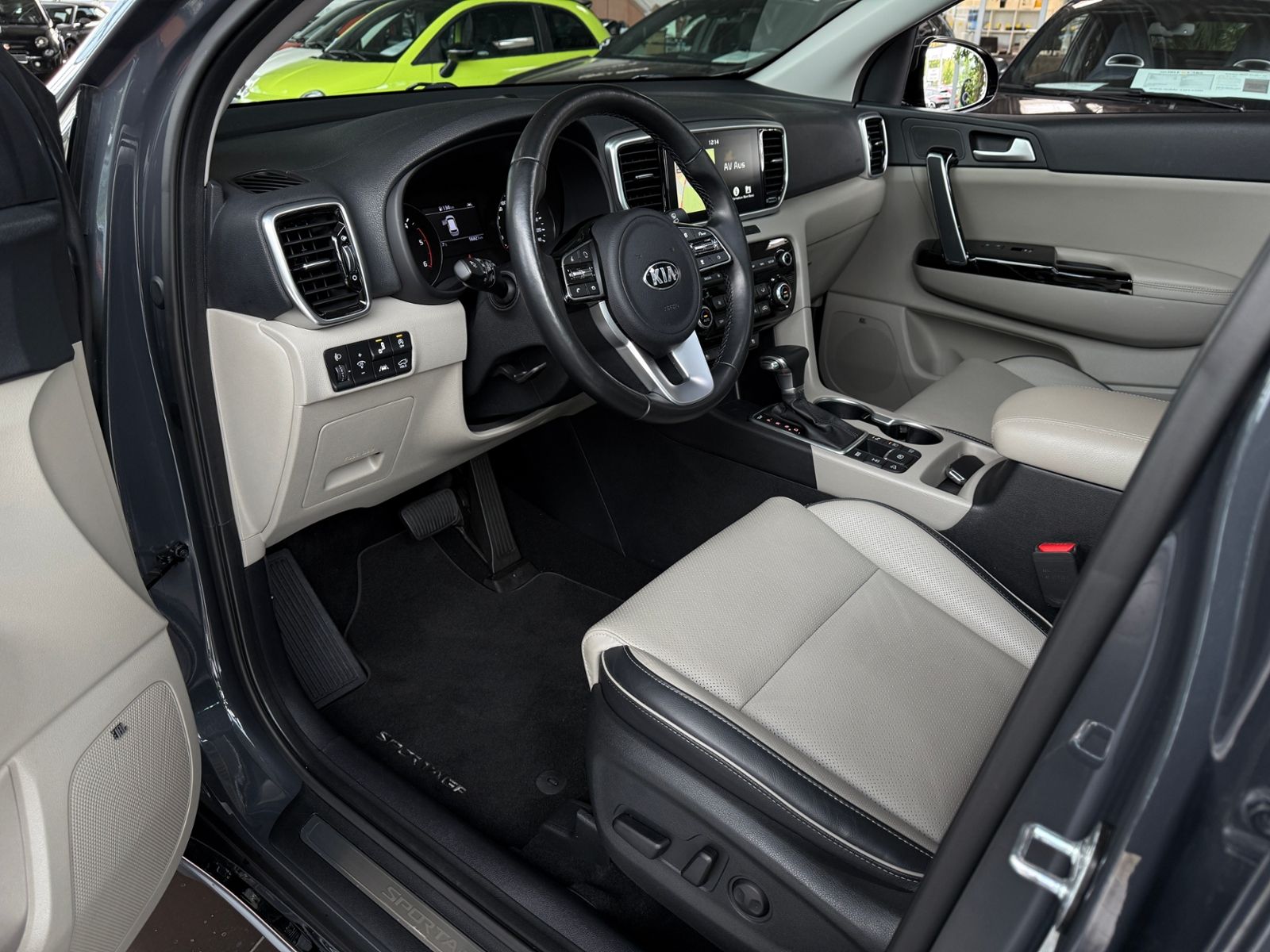 Fahrzeugabbildung Kia Sportage Platinum Edition 4WD PANO LED NAVI