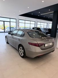Alfa-Romeo Giulia - 5