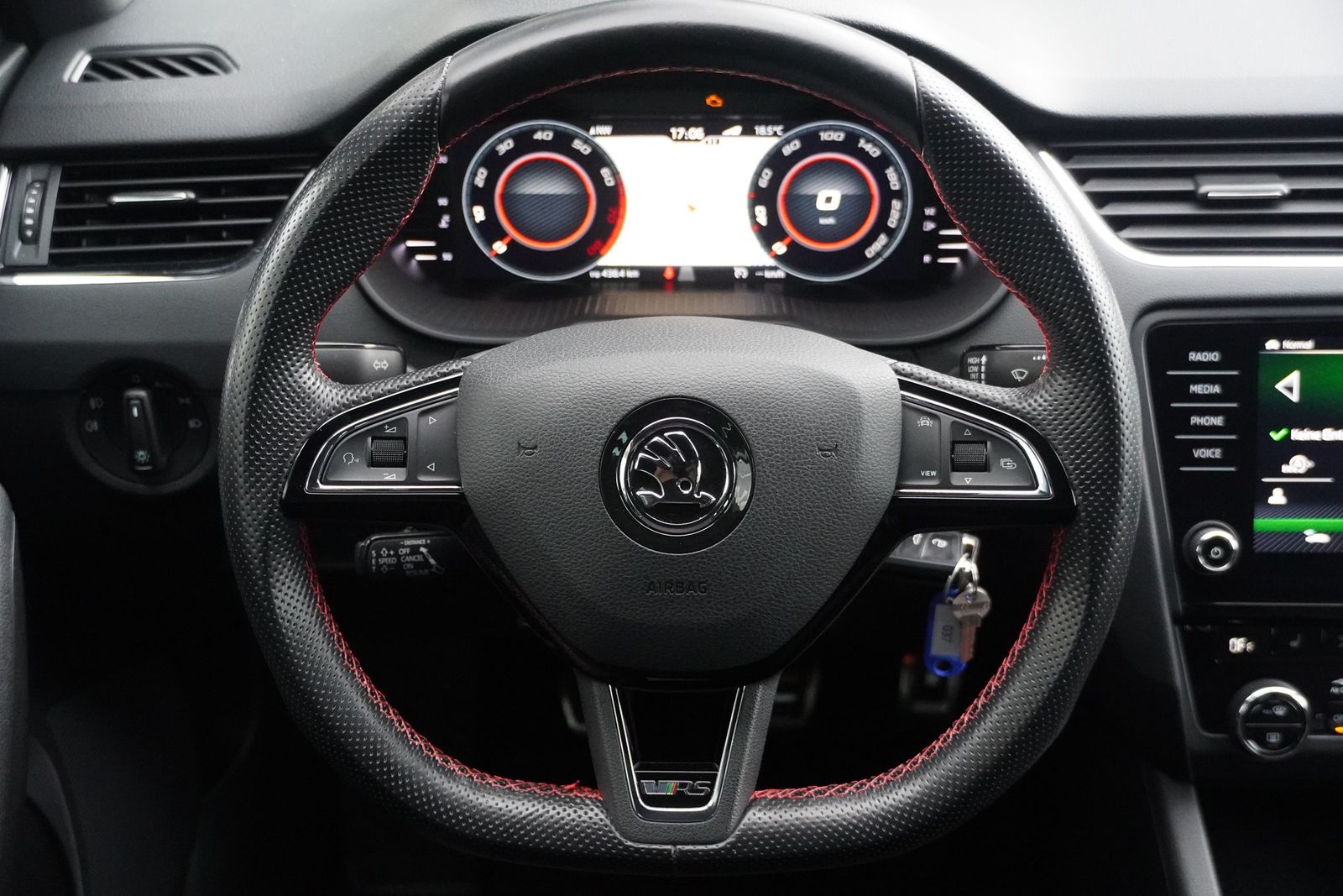 Skoda Octavia Combi 2.0 RS 245 Navi Digitales Cockpit foto 12