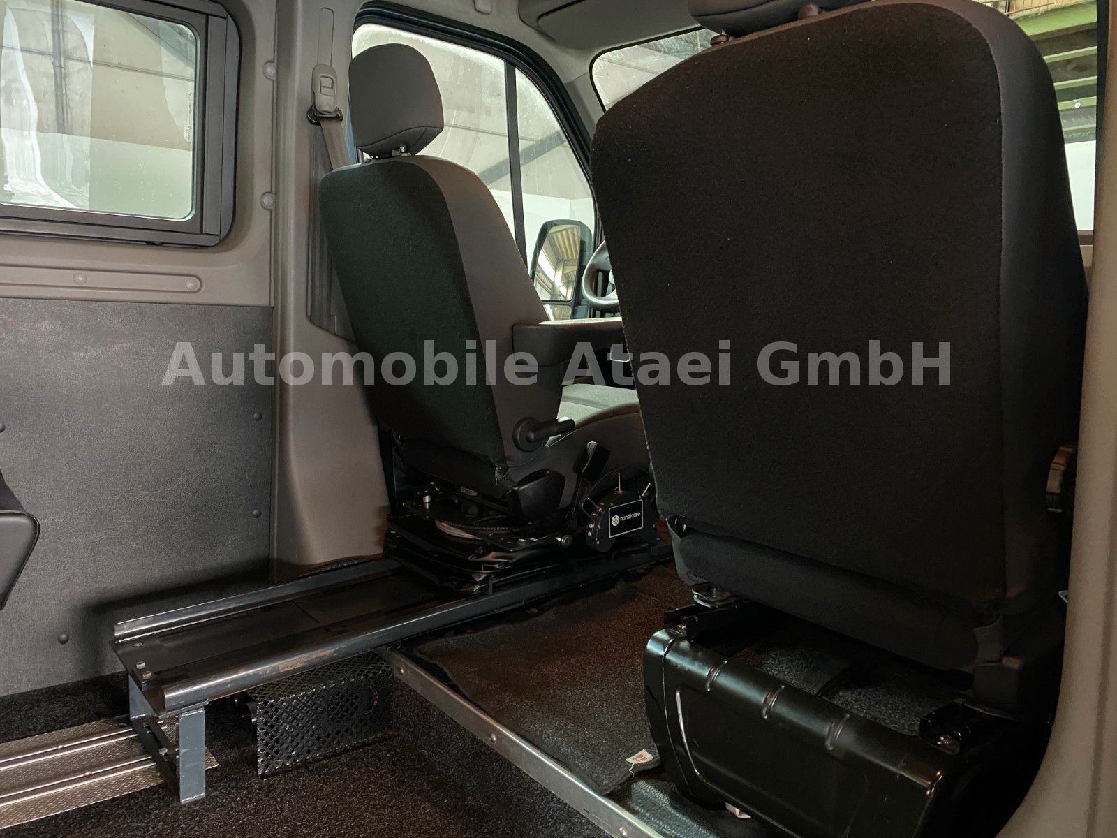 Fahrzeugabbildung Renault Master Automatik *Selbstfahrer* Rollstuhl-Lift
