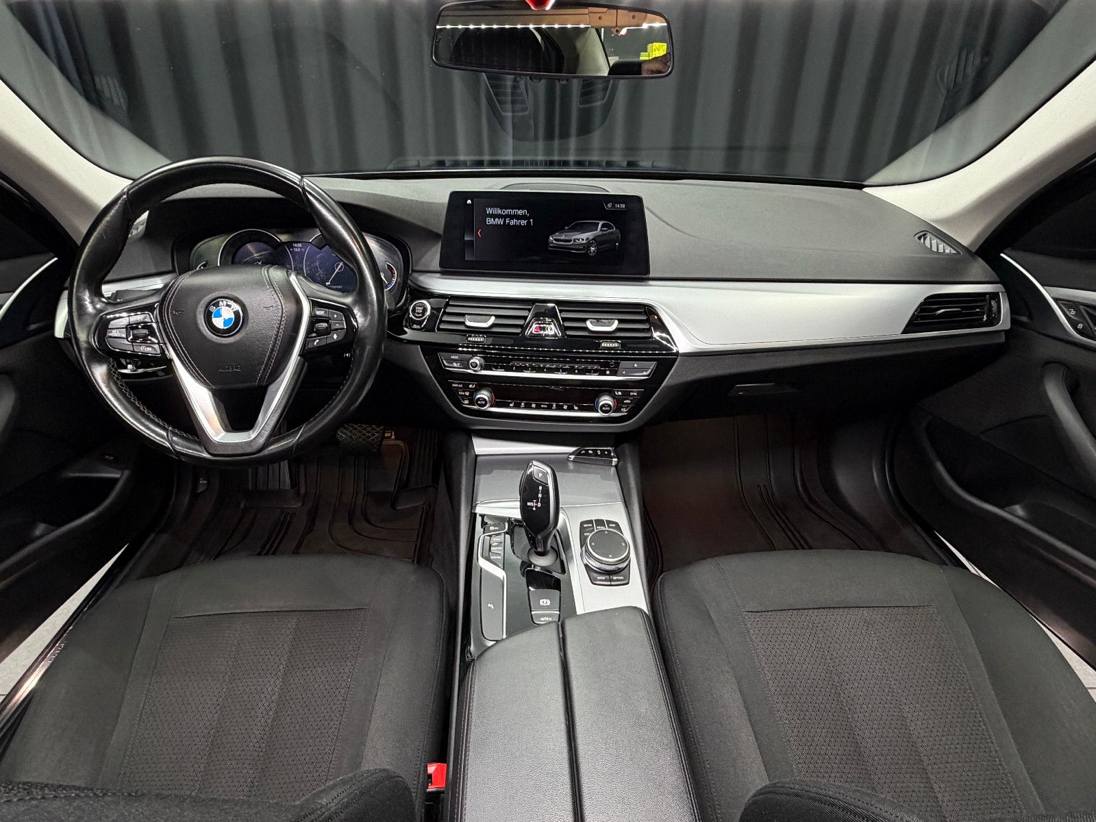 Fahrzeugabbildung BMW 530I Limousine|Driving Assistant|NAVI|PDC