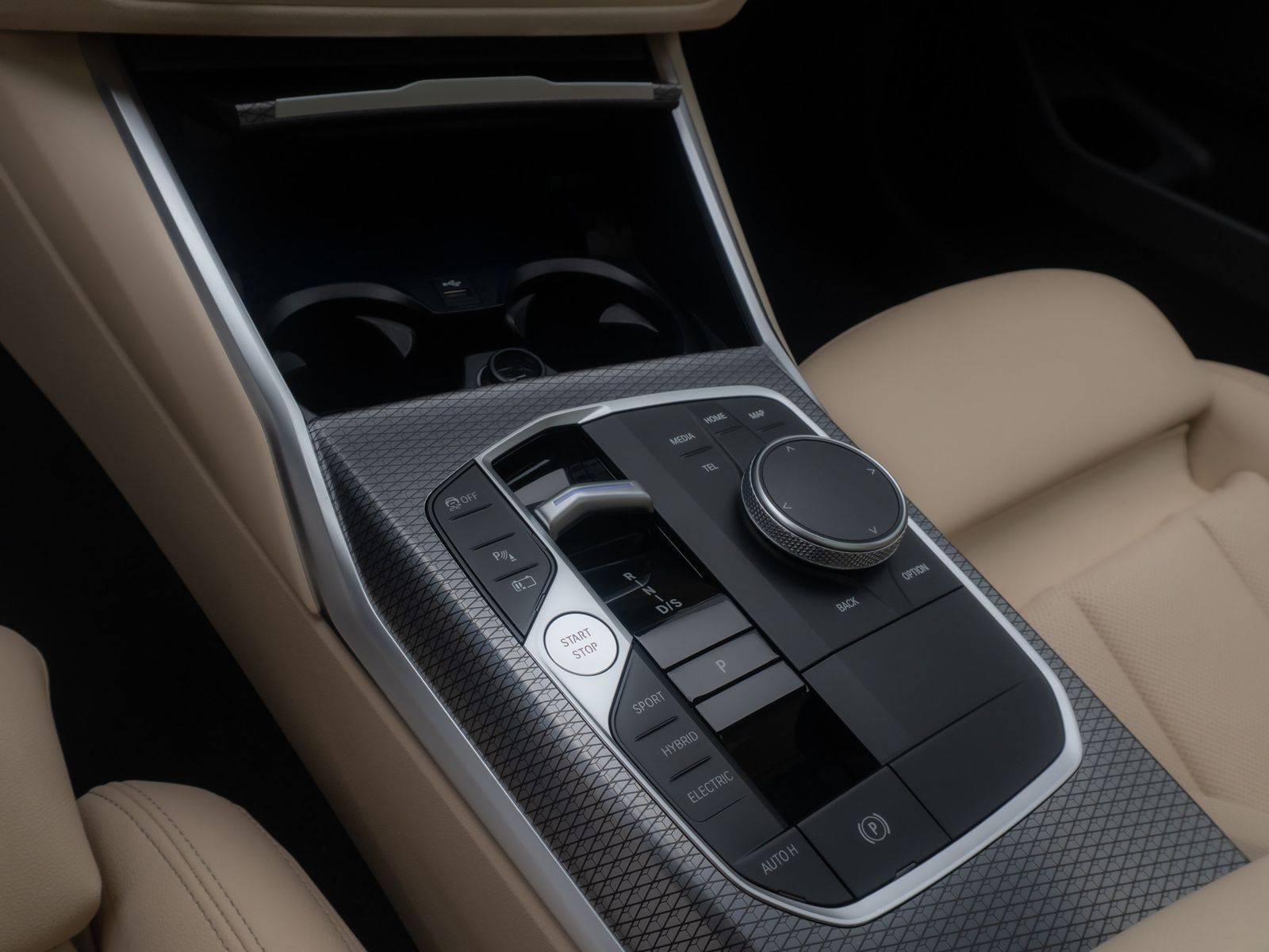 Fahrzeugabbildung BMW 330e xD  M Sport Panorama Kamera HUD DAB HiFi