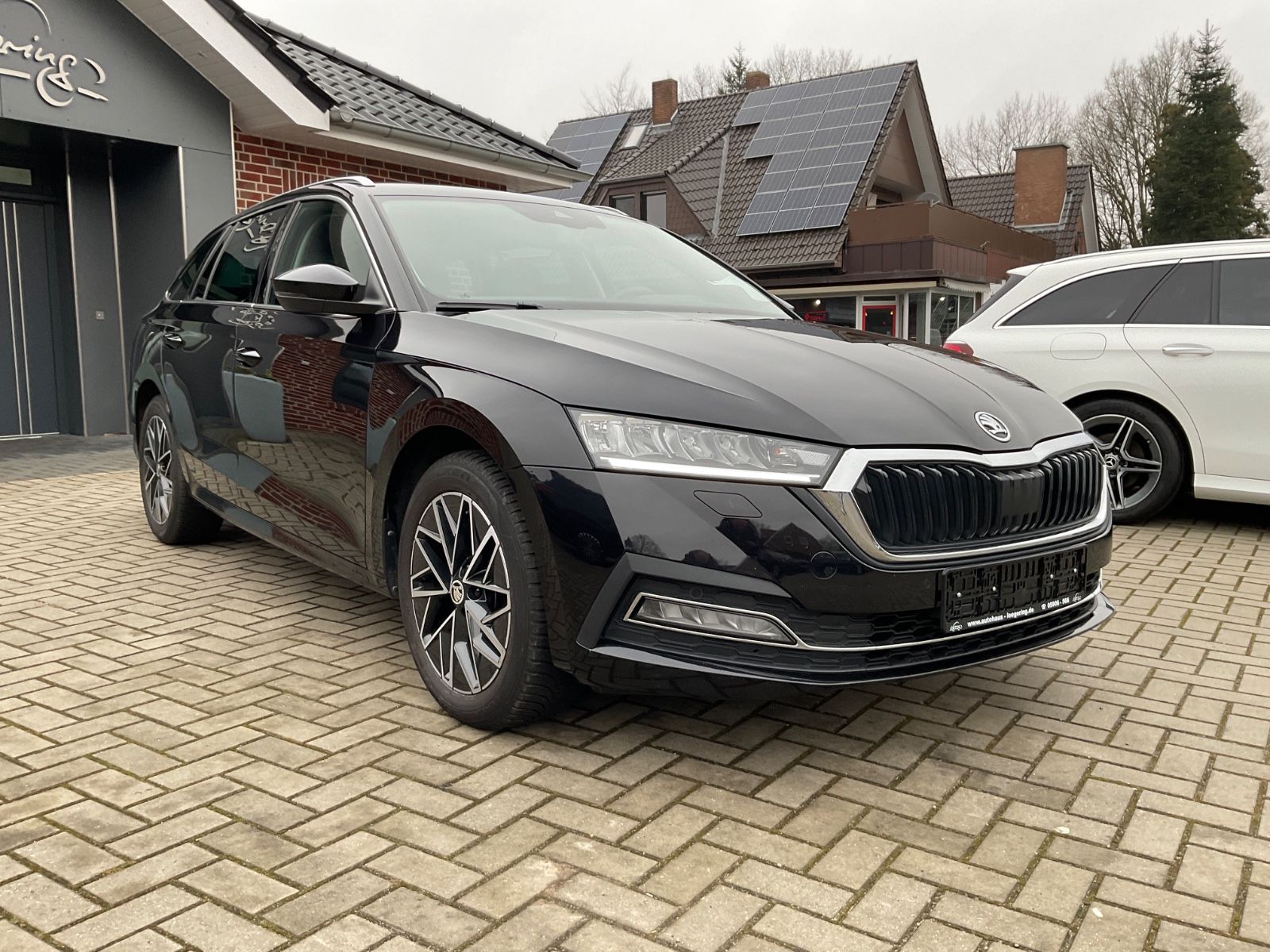 Fahrzeugabbildung SKODA Octavia Combi 2.0 TDI DSG,Navi,LED,HeadUp