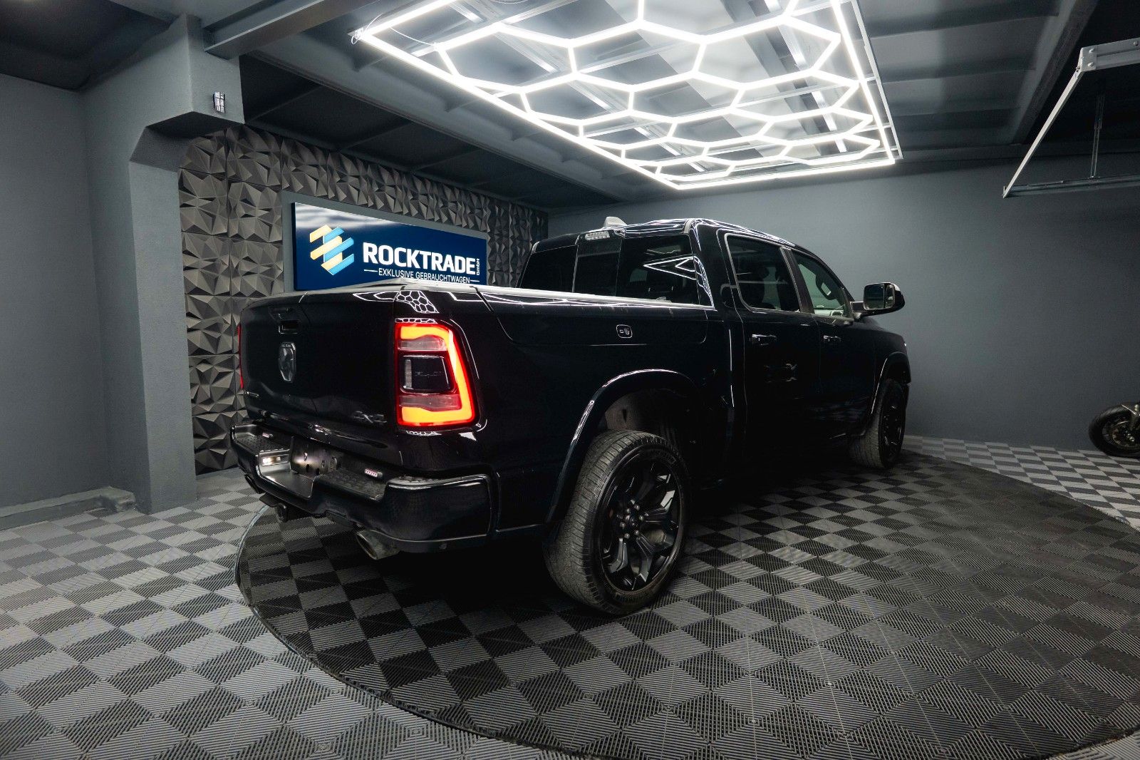 Fahrzeugabbildung Dodge RAM 5.7 V8 HEMI 4x4 LIMITED Offroad 100% Options