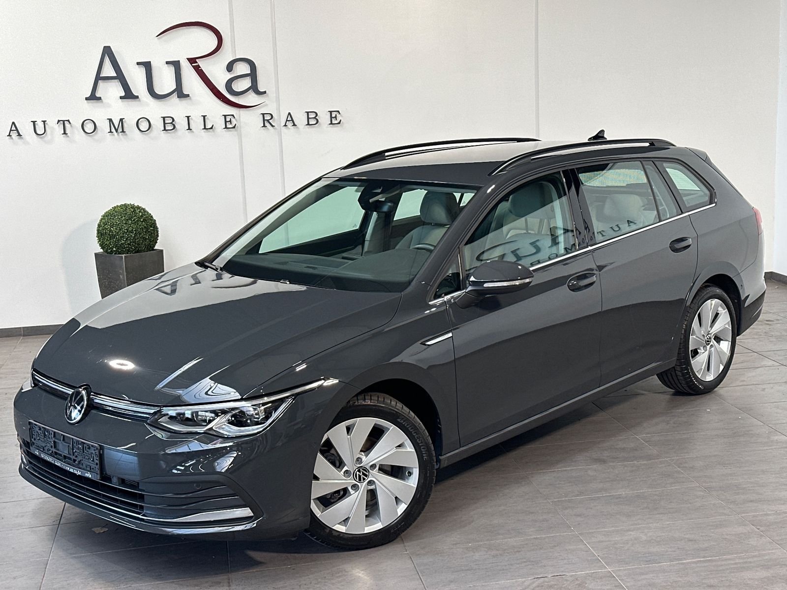 Fahrzeugabbildung Volkswagen Golf Variant 1.5 eTSI OPF DSG Style NAV+LED+ACC