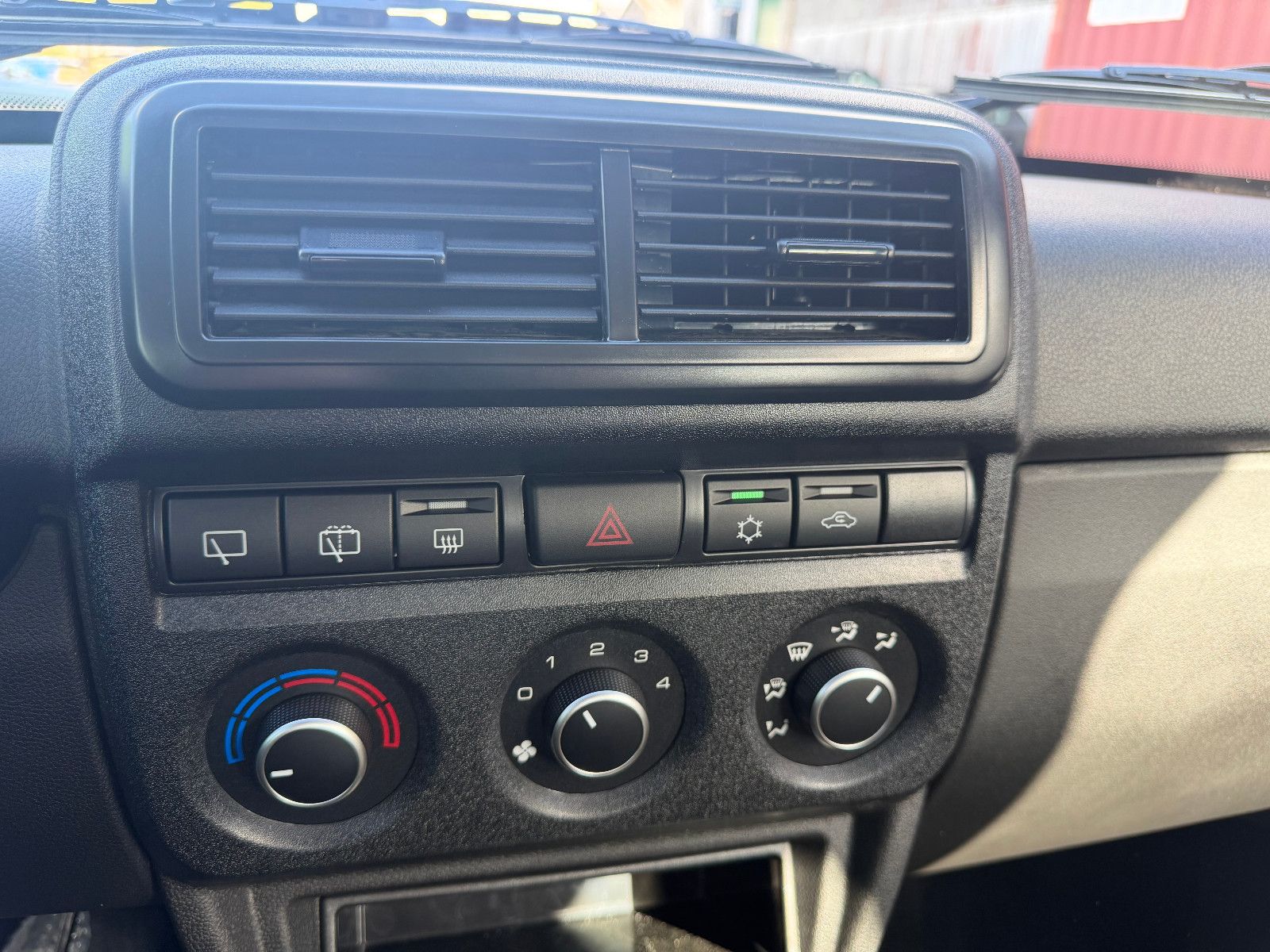 Fahrzeugabbildung Lada Niva LEGEND URBAN "PREMIUM PLUS"!