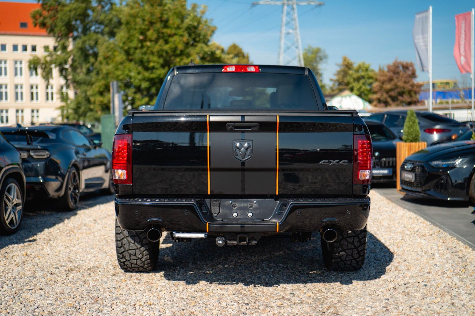 Fahrzeugabbildung Dodge RAM 5.7 V8 HEMI 4x4 OFFROAD Night HarleyDavidson