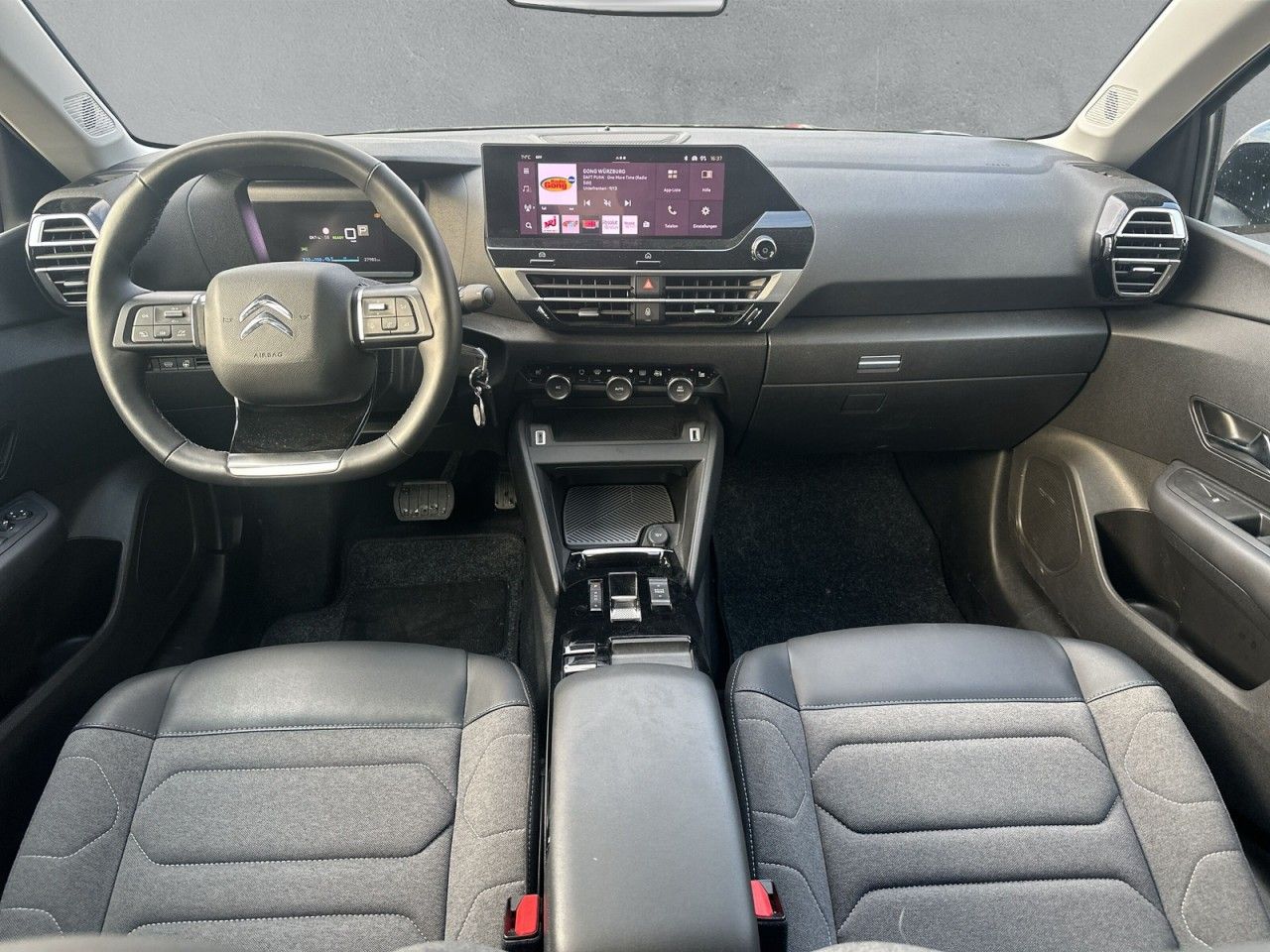 Fahrzeugabbildung Citroën ë-C4 136 Feel Pack - mit KI generiert/bearbeitet