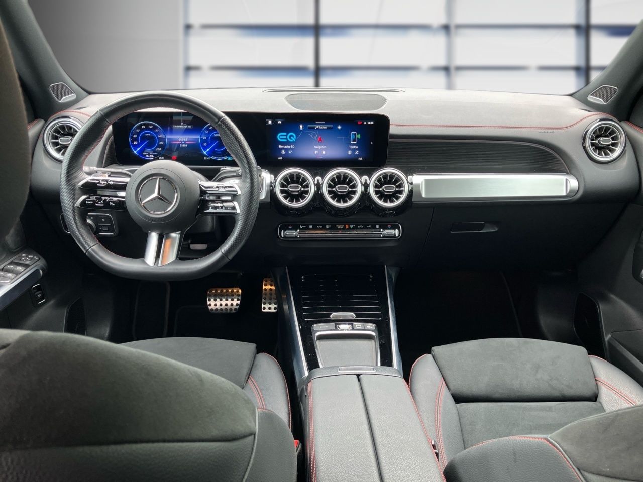 Fahrzeugabbildung Mercedes-Benz EQB 300 4M AMG AHK Pano 360°Kamera LED KeylessGo