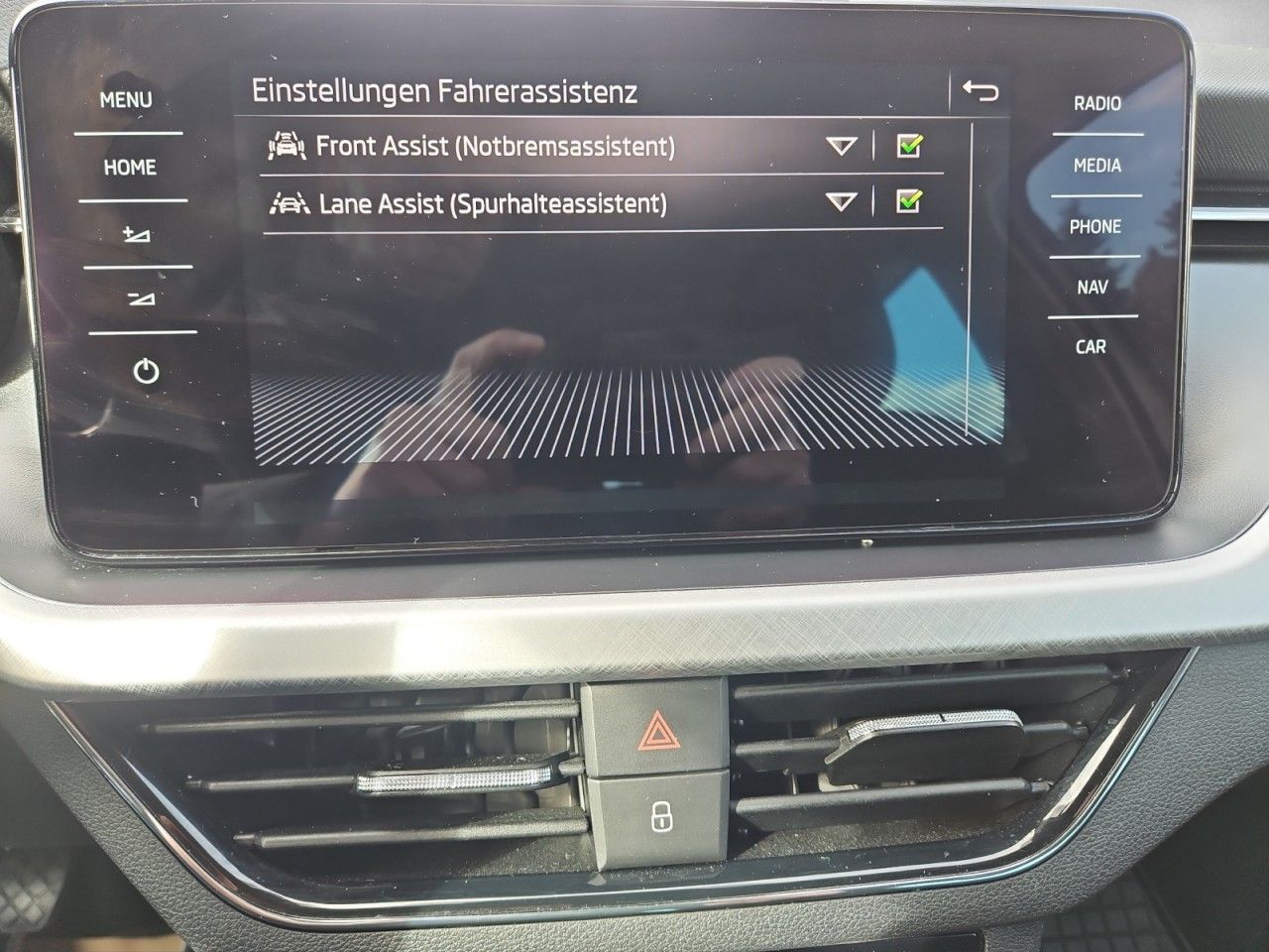 Fahrzeugabbildung SKODA Scala Tour Navi,LED,Alarmanlage,Kamera,Sun-Set