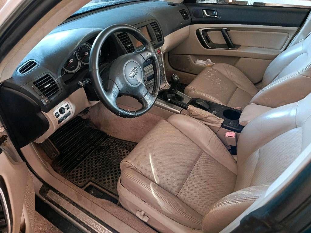 Subaru Outback 2005 — салон