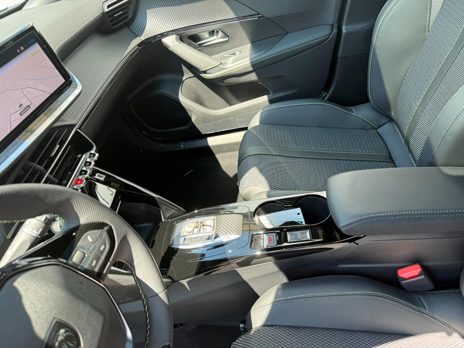 Peugeot 2008 Hybrid 145 GT