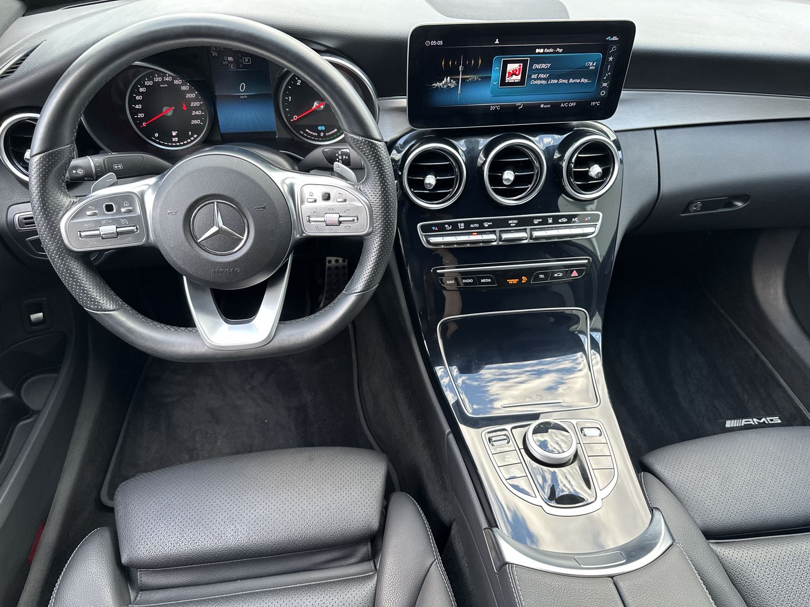 Fahrzeugabbildung Mercedes-Benz C 300de AMG-Line NAV+LED+KAMERA+CARPLAY+DAB+1H