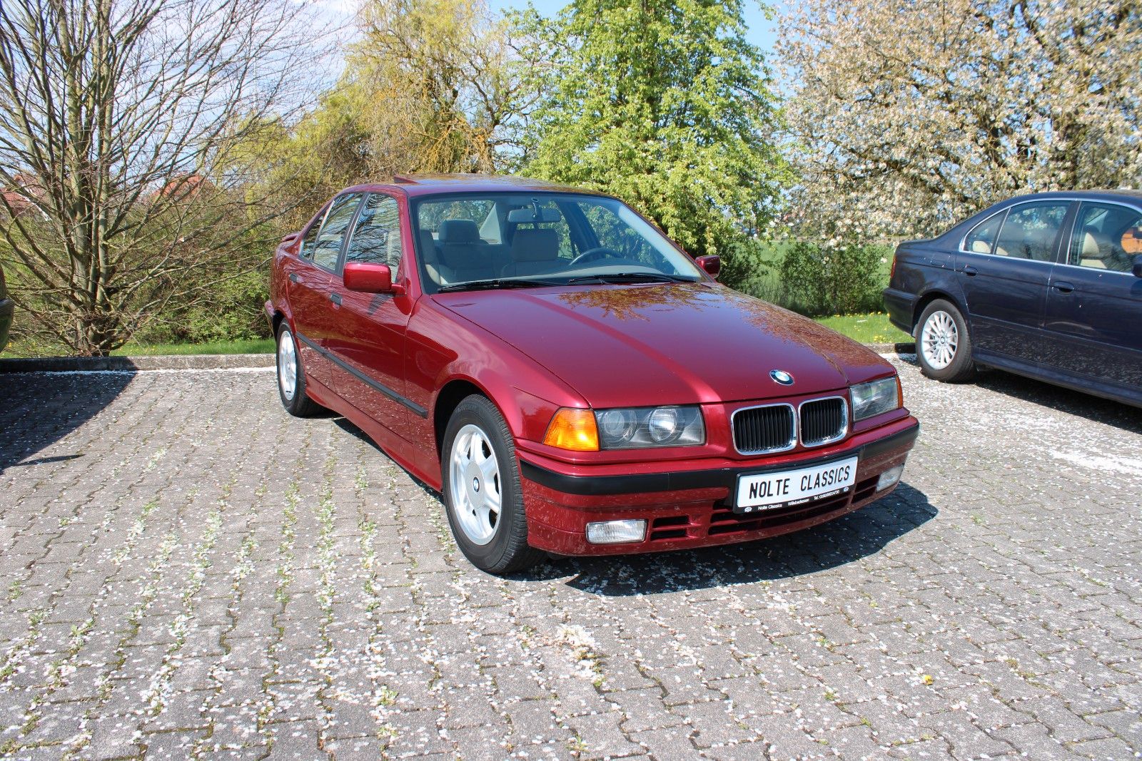 BMW BMW E36 316i *1. Hand* *erst 123tkm* *Leder* *Schi
