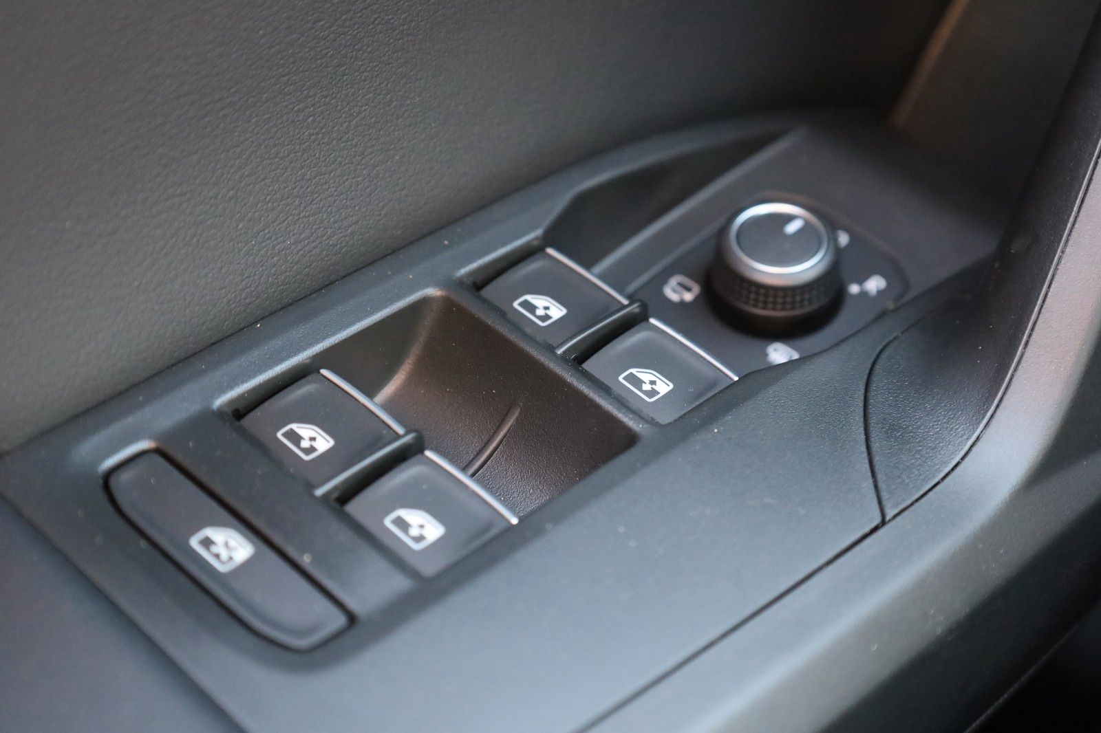 Fahrzeugabbildung SEAT Leon Sportstourer 1,5 eTSI  FR DSG