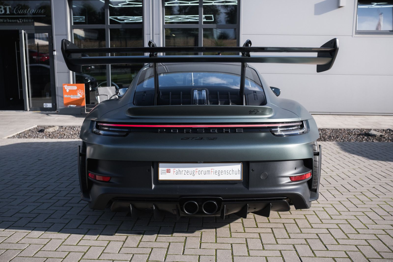 Fahrzeugabbildung Porsche 992 GT3 RS-Weissach-Lift - PTS malachitgrün-LED