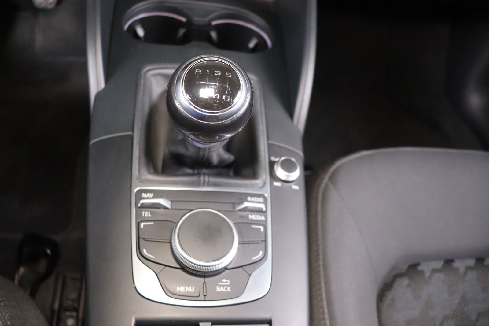 Fahrzeugabbildung Audi A3 1.4 TFSI Ambiente Sportback * Navi * Bi-Xenon