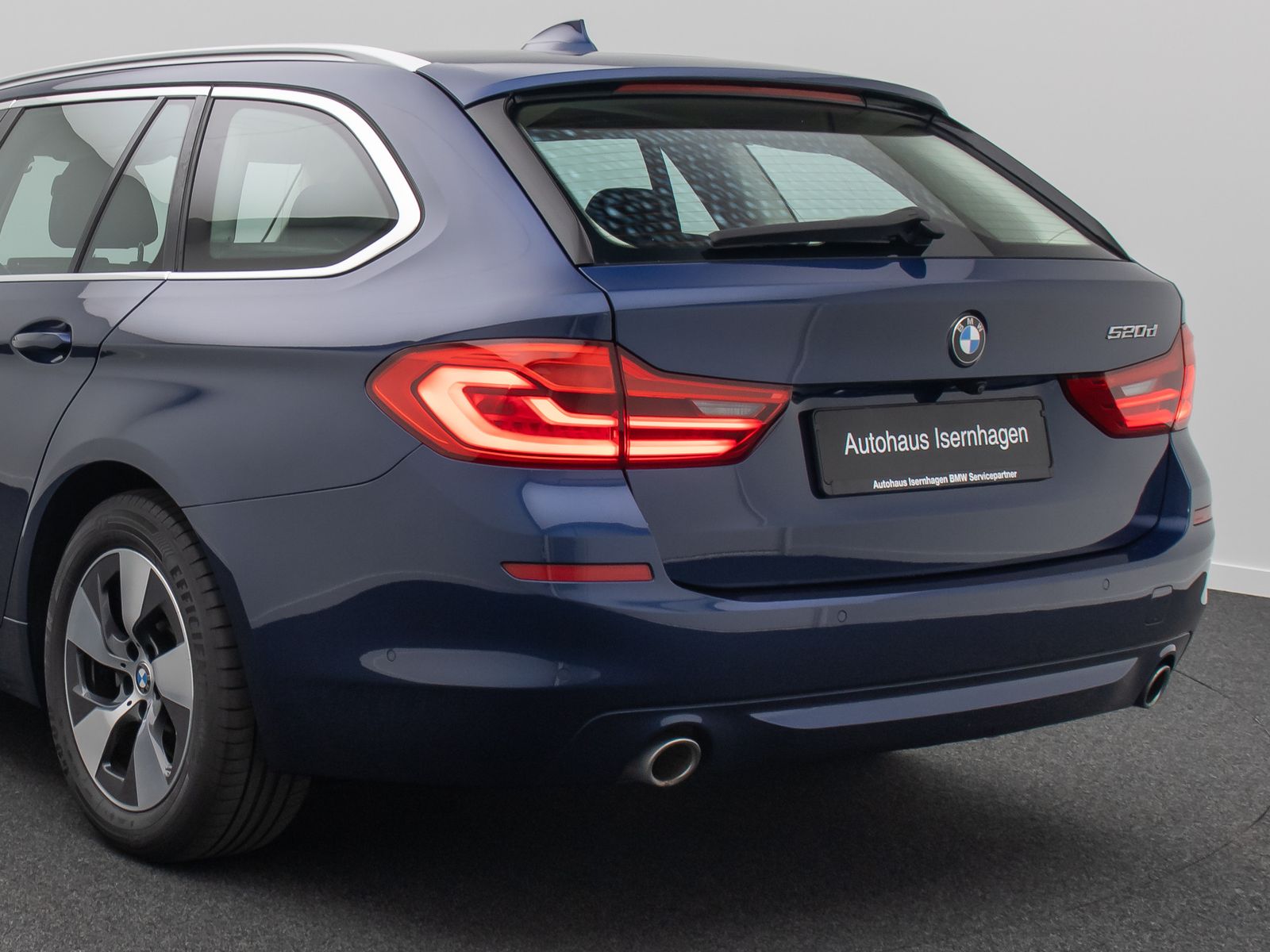 Fahrzeugabbildung BMW 520d Kamera DAB Stop&Go AHK Alarm Fernlichtassis