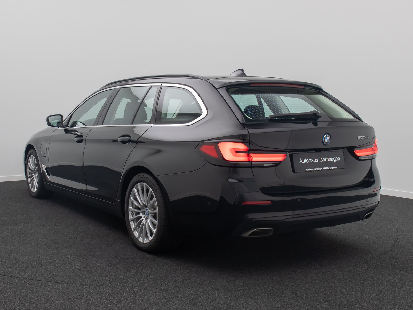 Fahrzeugabbildung BMW 530e AHK Alarm Kamera DAB 4xKlima M Sport 18Zoll