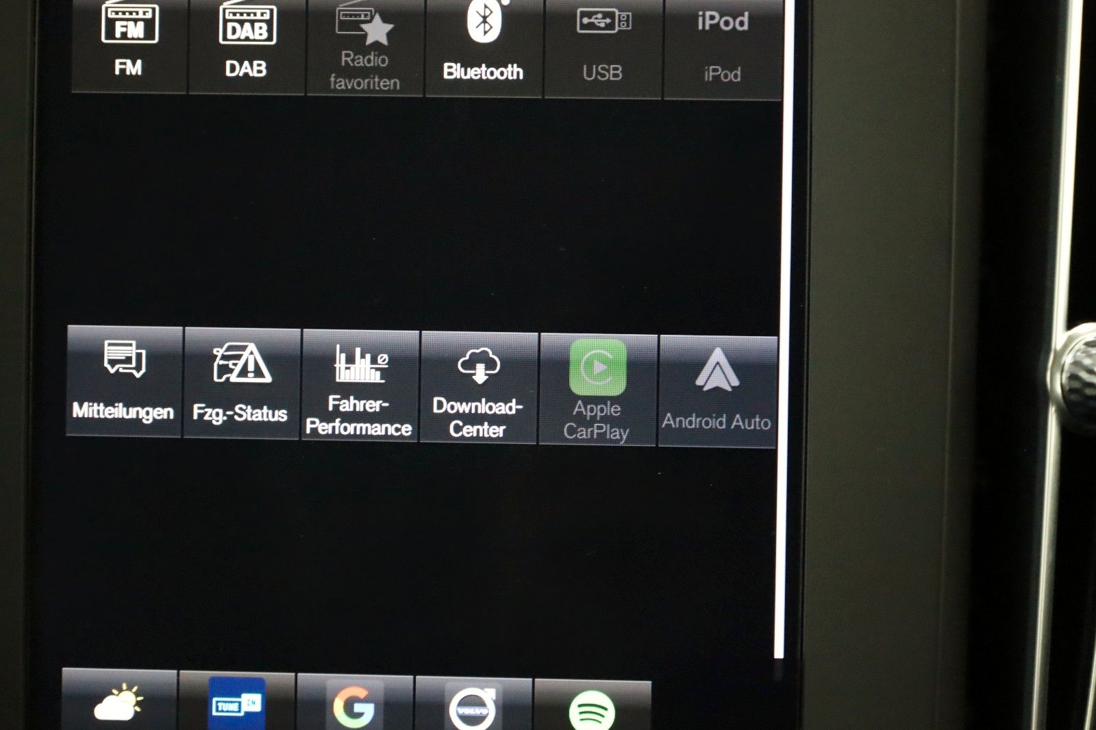 Fahrzeugabbildung Volvo XC40 Momentum Core Navi,LED,PDC,WLAN