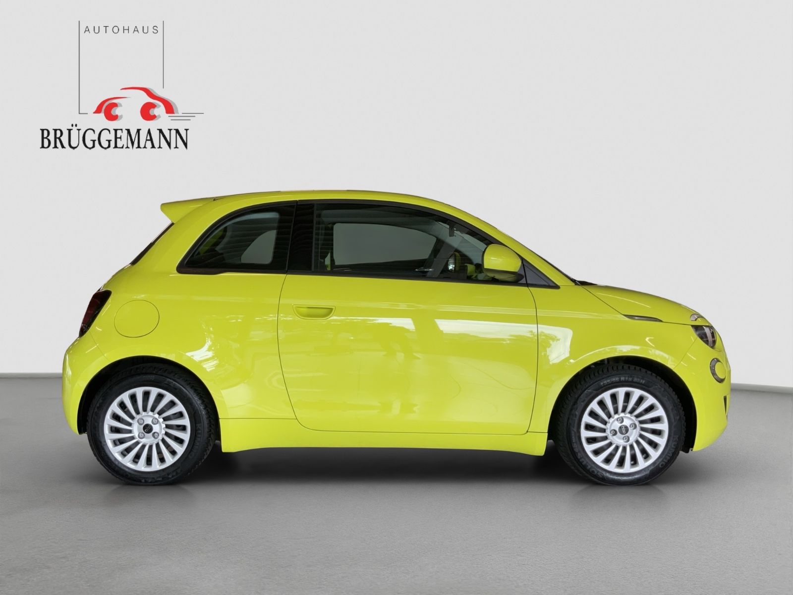 Fahrzeugabbildung Fiat 500e 23,8 kWh + Ganzjahresreifen