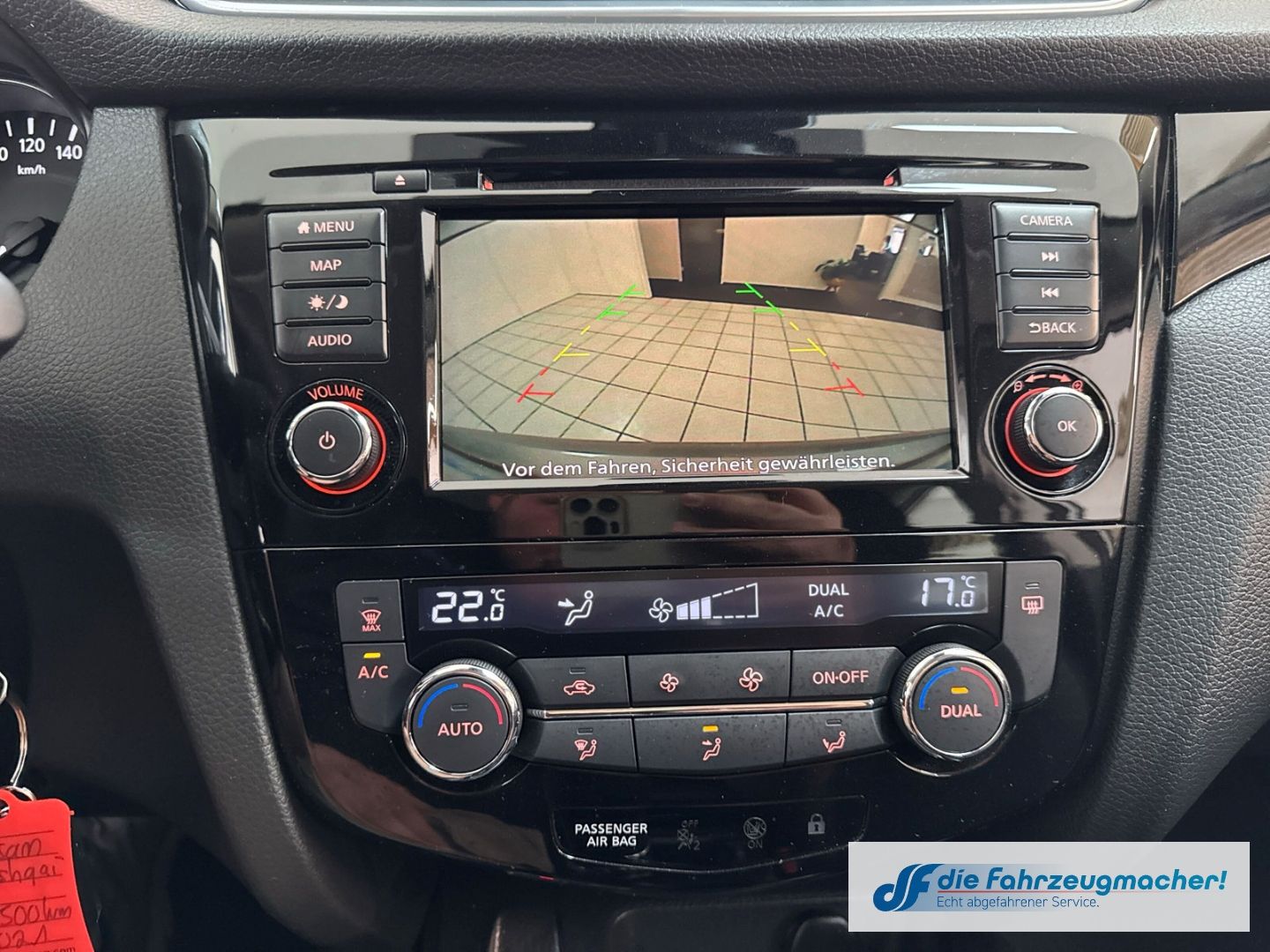 Fahrzeugabbildung Nissan Qashqai Shiro Navi Mehrzonenklima DAB SHZ Spurha