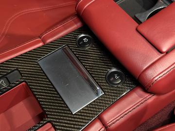 2010 Aston Martin DBS — миниатюра 12