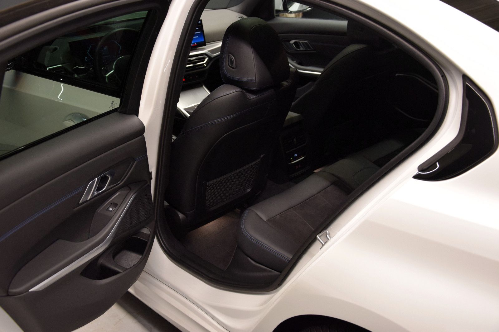 Fahrzeugabbildung BMW 320 i xDrive M Sport Schiebed. ACC Kamera HeadUp