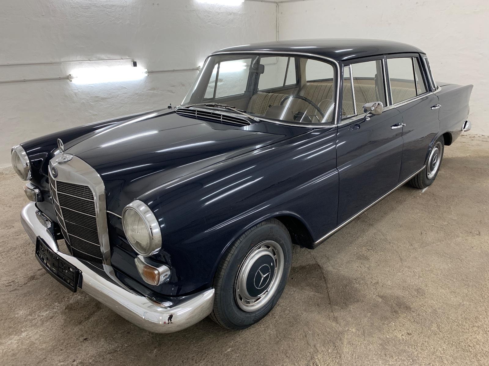 Mercedes-Benz 200 D  2.0 W110  Heckflosse