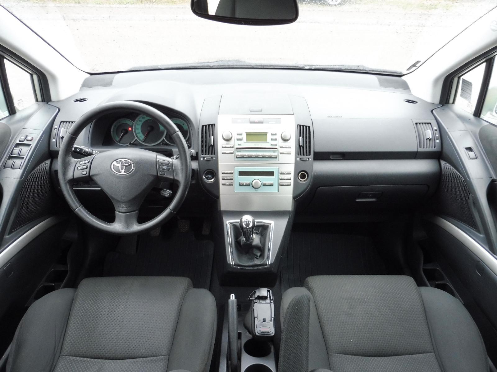 Toyota Corolla Verso 2004 — photo 5