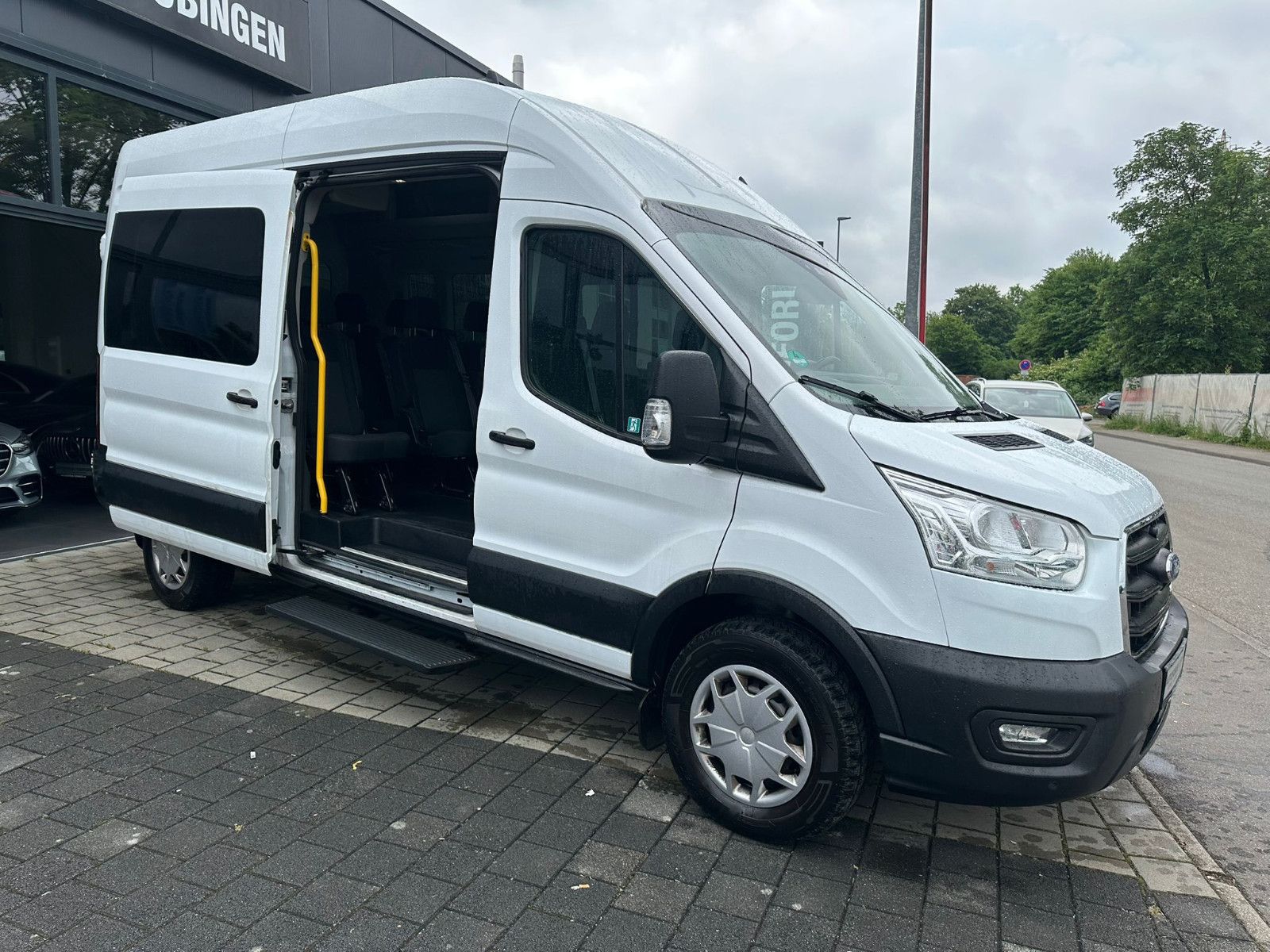 Fahrzeugabbildung Ford Transit 410 BUS L3H3 *12SITZE*ACC*SPUR*KAMERA*FS