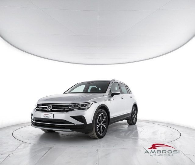 Volkswagen Tiguan - 1