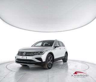 Volkswagen Tiguan - 1
