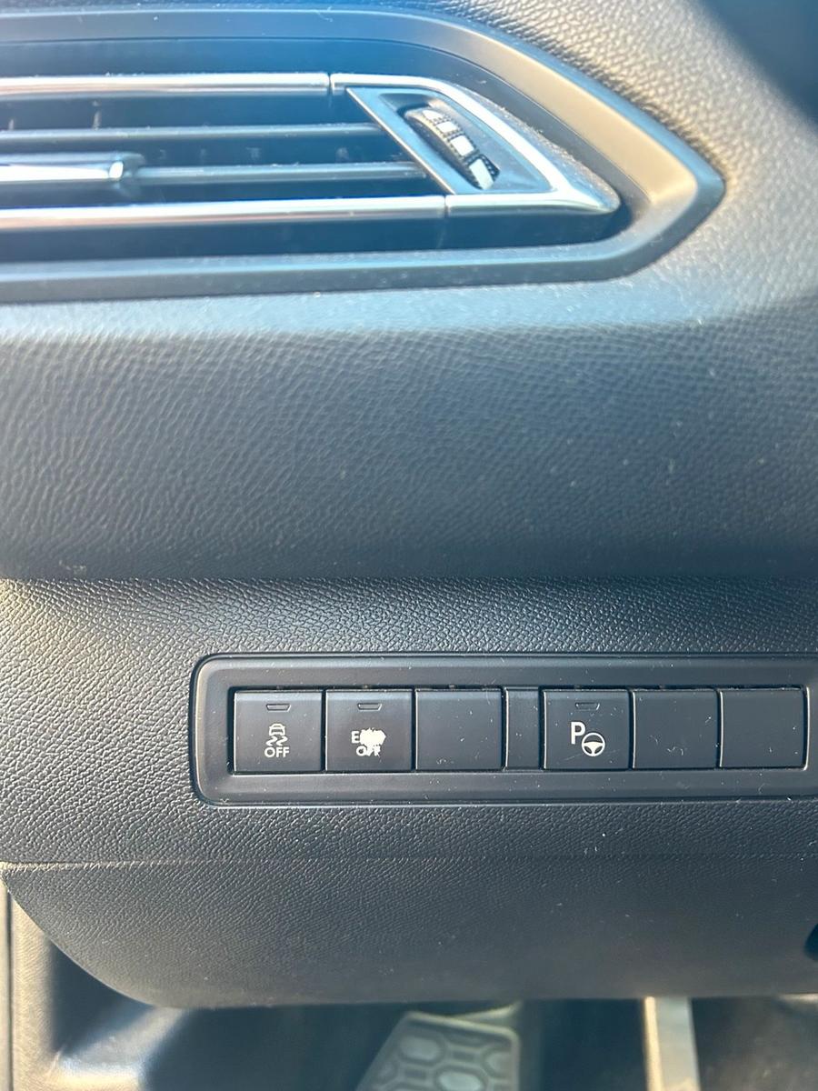 Peugeot 308 2015 — photo 6